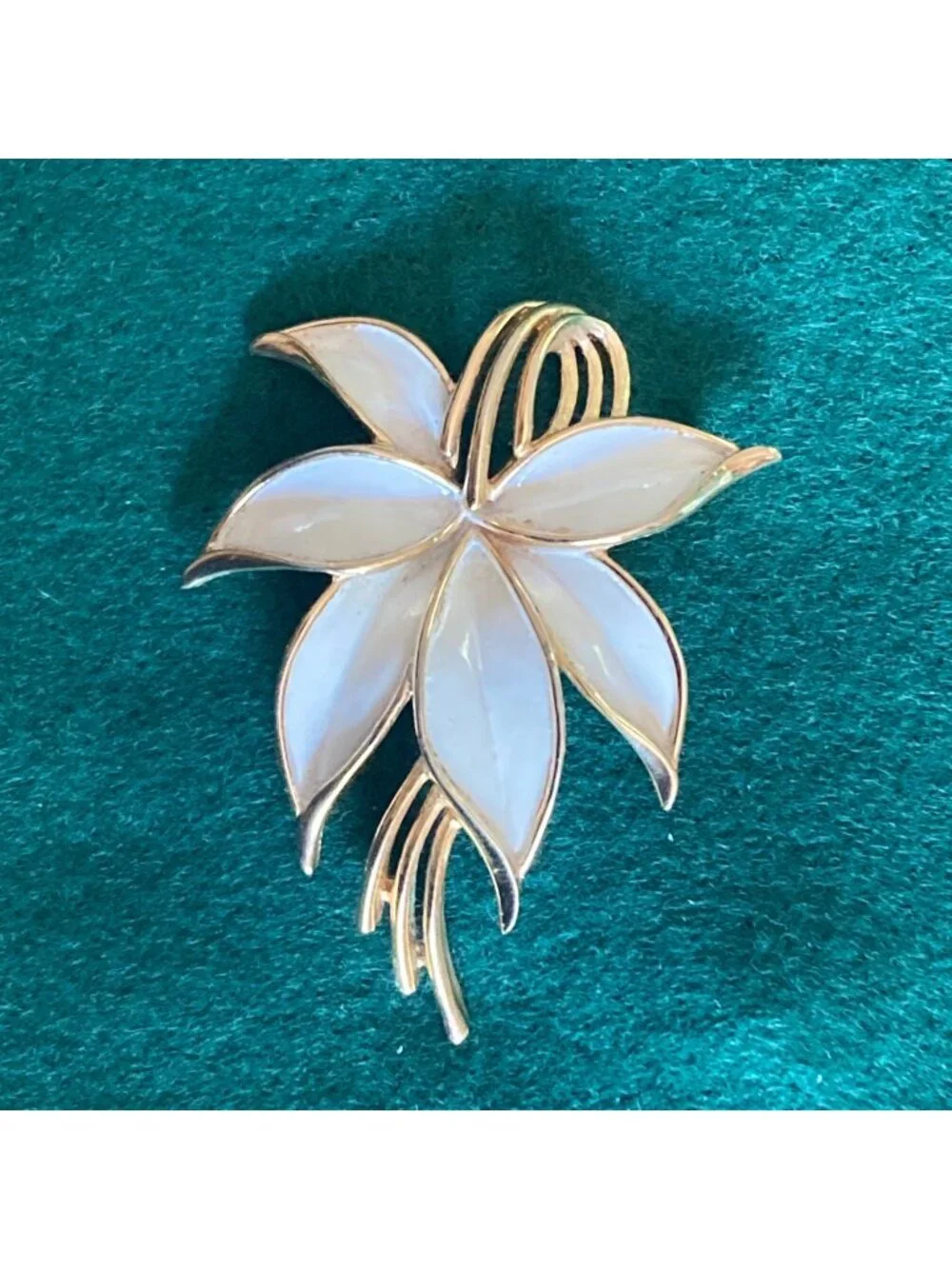 Vintage Crown Trifari Flower Brooch Pin Gold Tone White Enamel Signed Retro